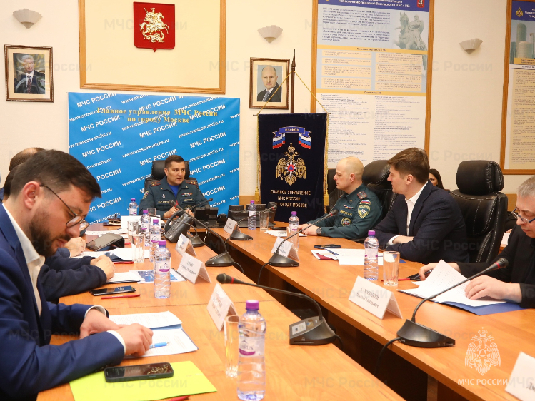 В столичном управлении МЧС прошло совещание по вопросам противопожарной защищенности объектов образования