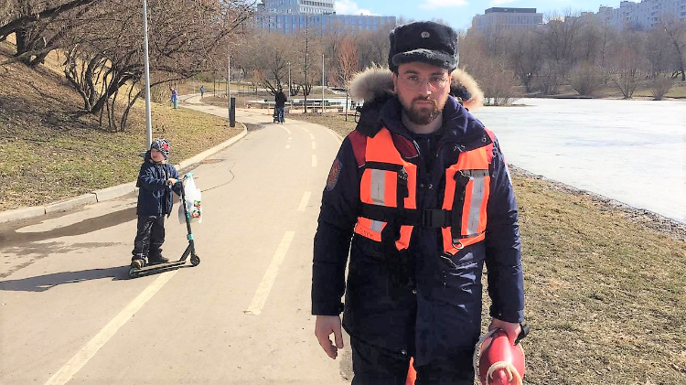 Спасатели продолжают патрулировать столичные водоёмы