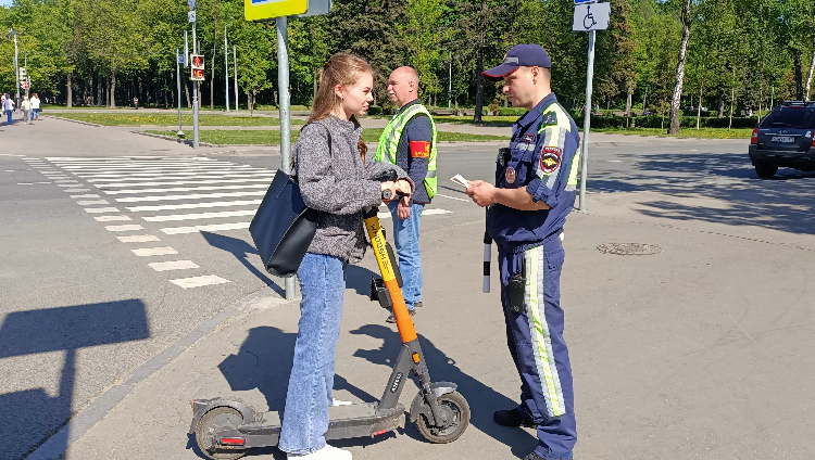 Отдел ГИБДД по ЗАО принял участие в городском мероприятии в области БДД при эксплуатации СИМ