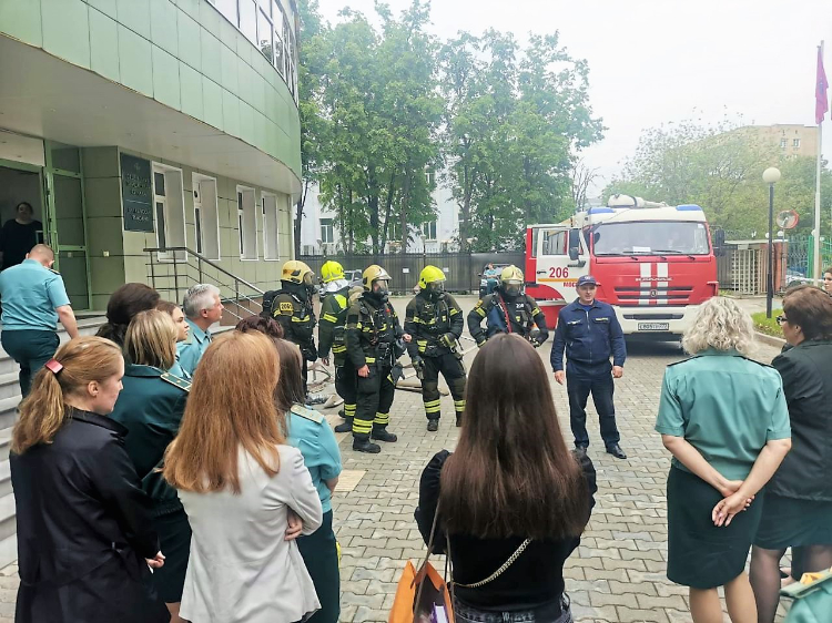 Огнеборцы провели пожарно-тактическое занятие во Внуковской таможне