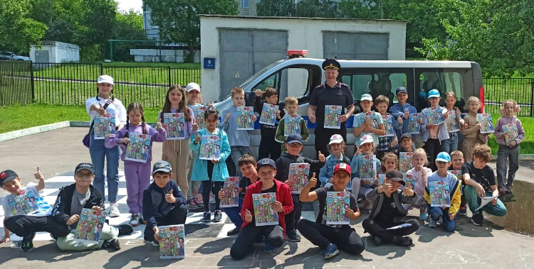 Госавтоинспекция ЗАО г. Москвы поздравила детей  с «Международным днем защиты детей»