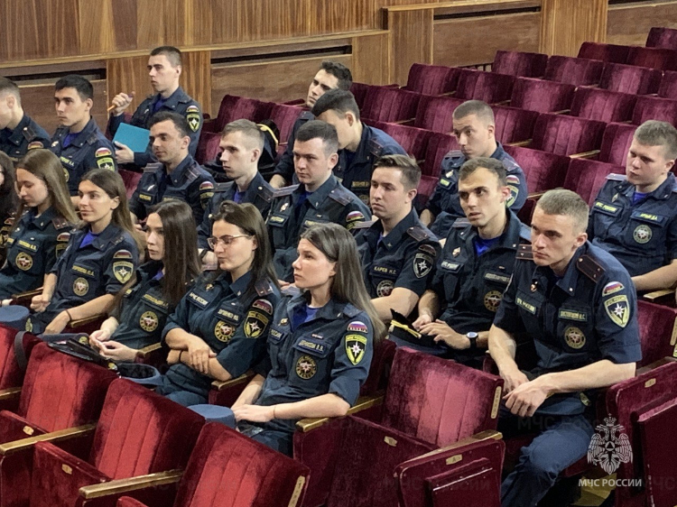 Учебные сборы выпускников высших учебных заведений МЧС России прошли в столичном главке