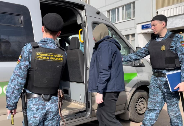 Житель Москвы за неуплату алиментов проведет под арестом 10 суток
