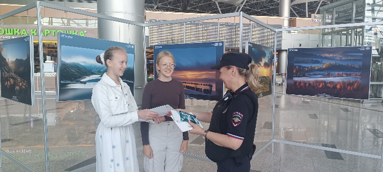 Сотрудники линейного отдела в аэропорту Внуково присоединились к акции «Безопасный транспорт