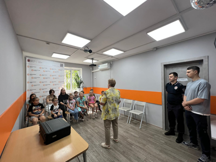 Сотрудники линейного отдела в аэропорту Внуково приняли участи в акции «Каникулы с общественным советом»