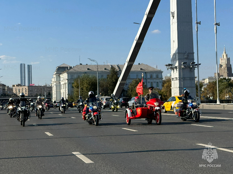 Сотрудники МЧС России приняли участие в закрытии «Мотосезона – 2023»
