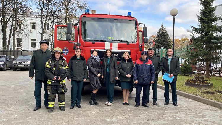 Московские пожарные провели пожарно-тактическое занятие во Внуковской таможне