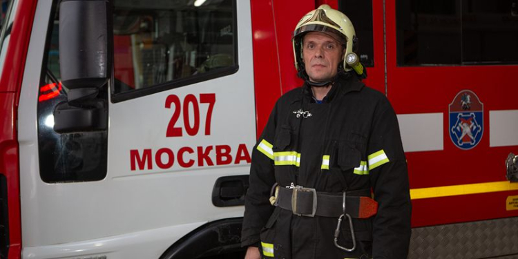 Популяризируют работу огнеборцев в кругу семьи и коллег: специалисты ПСЦ Москвы — о деле их жизни