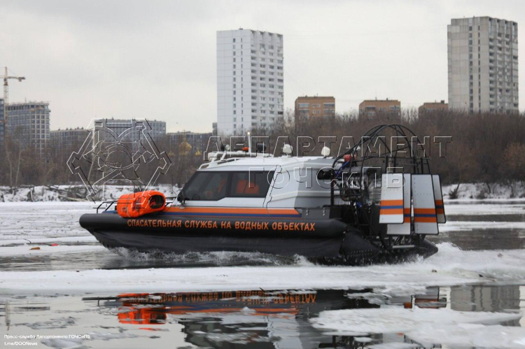 Столичные спасатели усилили контроль безопасности на городских водоемах