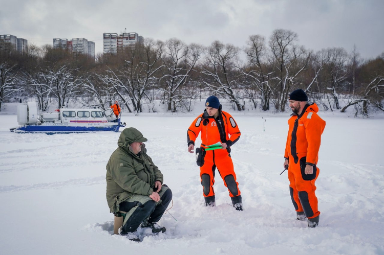 Более 20 судов на воздушной подушке патрулируют столичные реки и водоёмы для предотвращения происшествий