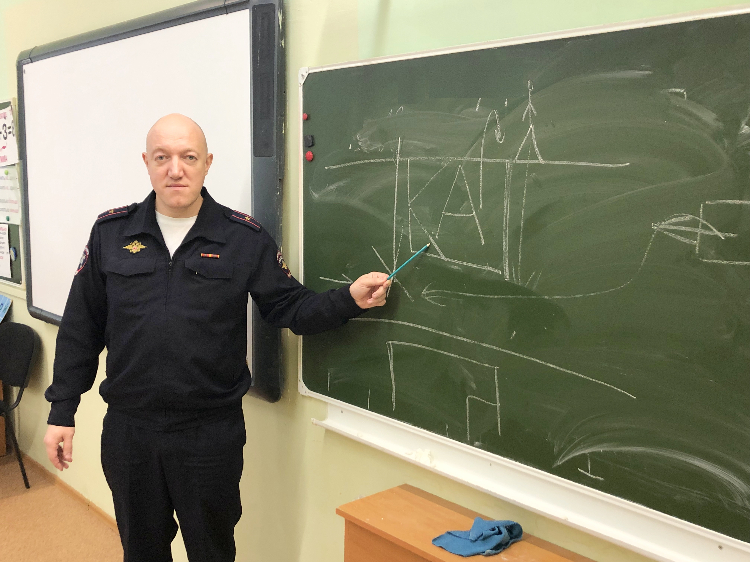 Сотрудники Госавтоинспекции Западного округа столицы провели «Уроки безопасности» для школьников