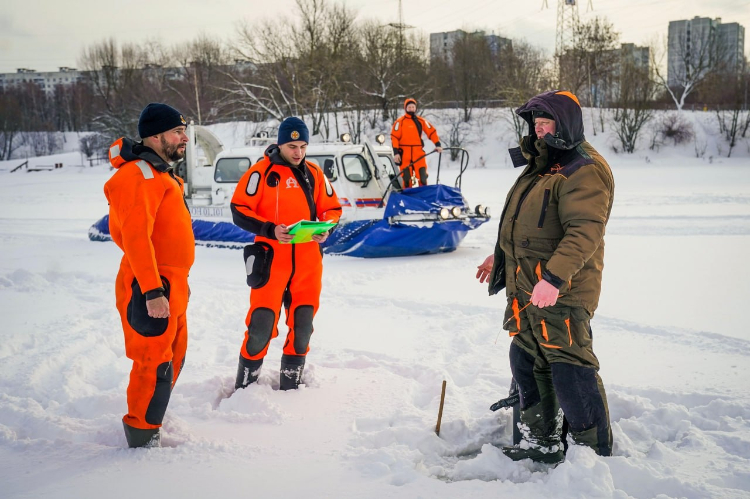 Московские спасатели усилили контроль безопасности на реках и водоёмах из-за оттепели