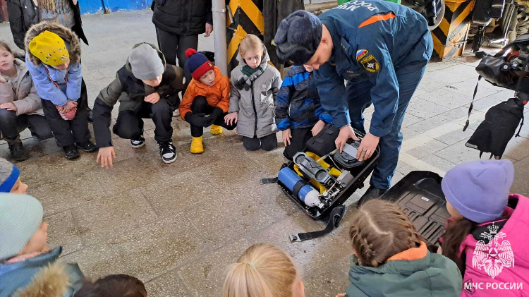 Школьники в гостях у пожарных Западного округа