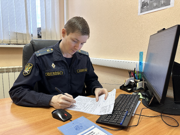 Судебные приставы помогли москвичу получить заработную плату