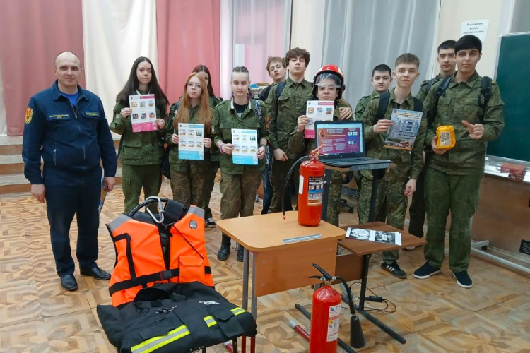 Уроки доблести и мужества прошли в школах Западного округа