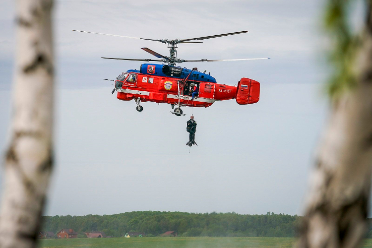 Своевременно оказать помощь. Московскому авиационному центру исполнился 21 год
