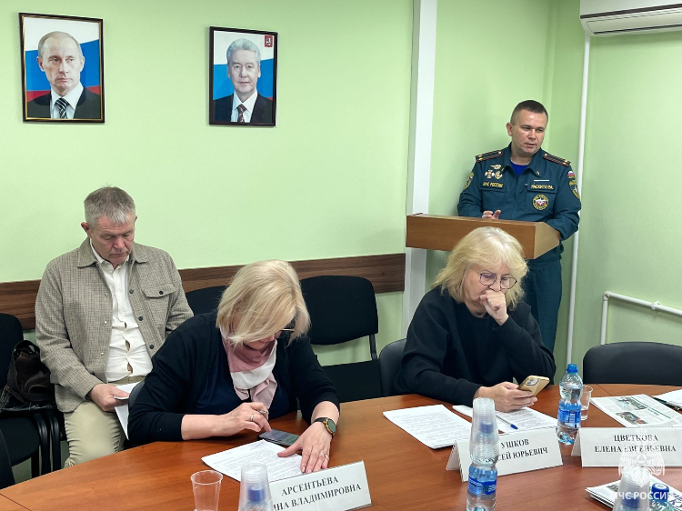 Сотрудники МЧС России приняли участие в заседании рабочей группы Совета депутатов района Кунцево