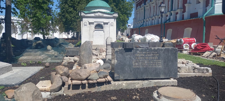 Секреты прошлого. В Новодевичьем монастыре обнаружили  древние захоронения