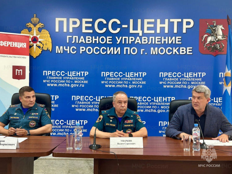 В Главке Москвы подвели итоги за полугодие и наградили журналистов