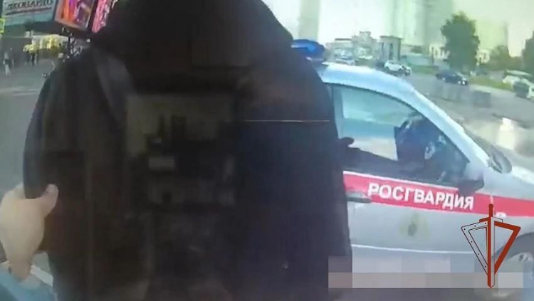 Росгвардейцы задержали мужчину с поддельными документами в Москве