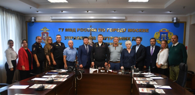 В УВД по ЗАО прошло награждение сотрудников полиции и неравнодушного гражданина, проявившего активную гражданскую позицию