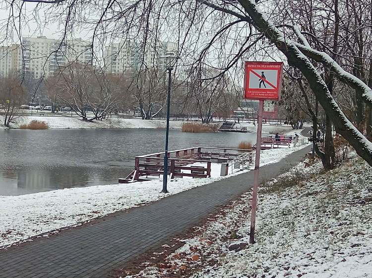 На водоемах Западного округа заменили знаки безопасности