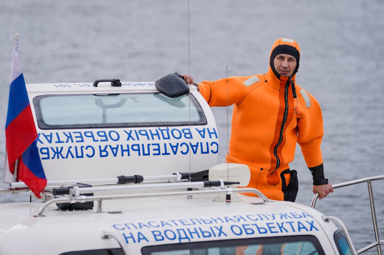 Спасатели в усиленном режиме патрулируют столичные реки и водоемы