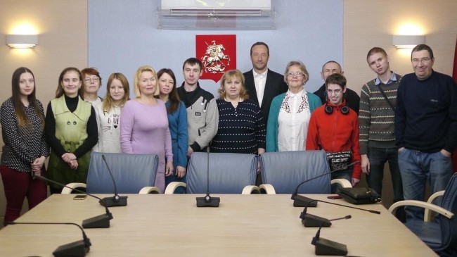 Молодые инвалиды Можайского района, активисты и члены партии побывали на экскурсии в Мосгордуме
