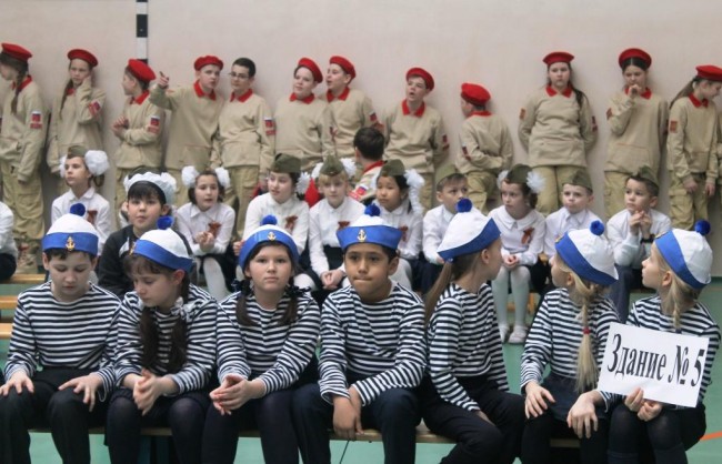 В школе № 2025 прошел конкурс «Смотр строя и песни»