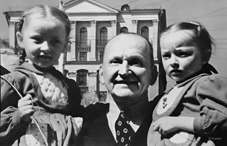 Вычеркнул красным карандашом. Анастасия Вертинская рассказала, почему Сталин не тронул ее отца