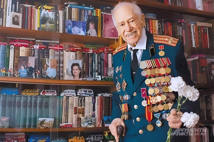 Планов миллион. Жителю округа, фронтовику Жоресу Артёмову исполнилось 100 лет